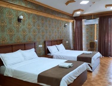 Deluxe Family Room