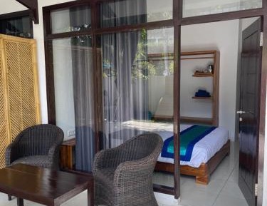 Deluxe Double Room with Side Sea View