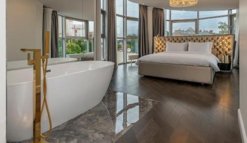 Yolo Panoramic Suite