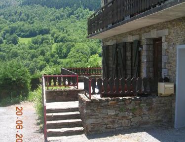 Apartment with Mountain View