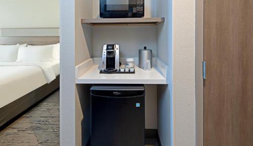Standard Queen Room with Two Queen Beds and Mobility Accessible Tub