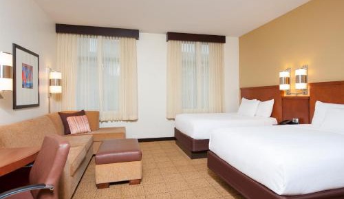 Queen Room with Two Queen Beds and Sofa Bed - High Floor