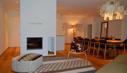 Apartment with Mountain View