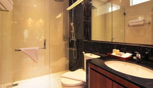 Single Room with Shared Shower and Toilet