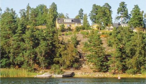 Three-Bedroom Holiday Home 