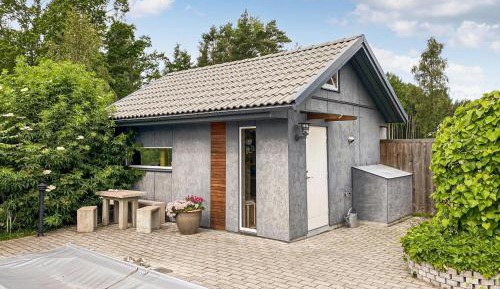 One-Bedroom Holiday Home