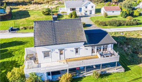 Five-Bedroom Holiday Home