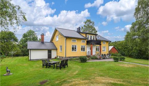 Three-Bedroom Holiday Home 