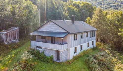 Three-Bedroom Holiday Home 