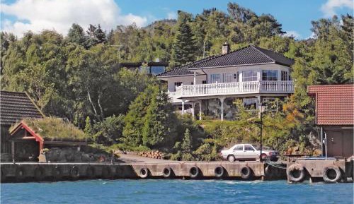 Five-Bedroom Holiday Home