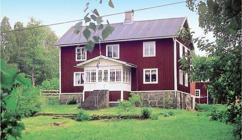 Five-Bedroom Holiday Home