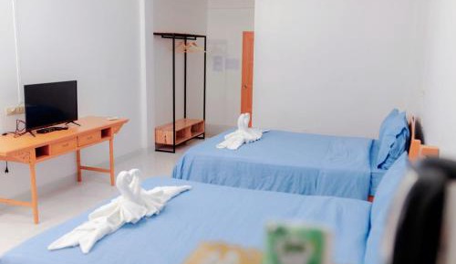 Quadruple Room with Private Bathroom