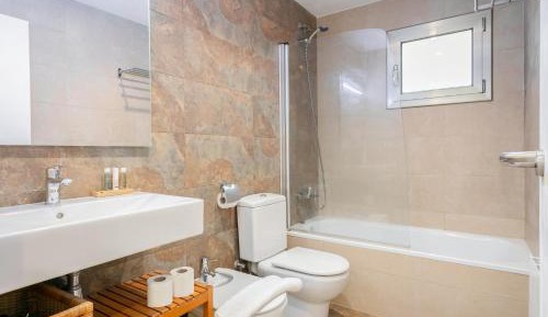 Apartment 3 bedrooms and 1 bathroom