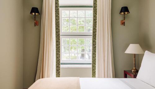 Mini Deluxe Room