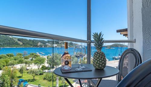 Deluxe Double Room with Balcony and Sea View