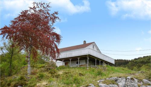 Six-Bedroom Holiday Home