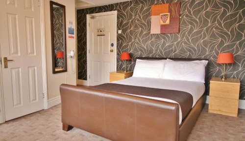 Family Room (3 Adults)