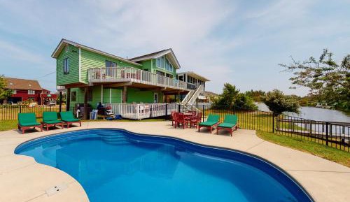 Five Bedroom Holiday Home