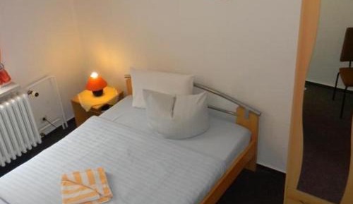 Single Room with Shared Bathroom