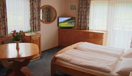 Family Room (2 Adults + 2 Children)