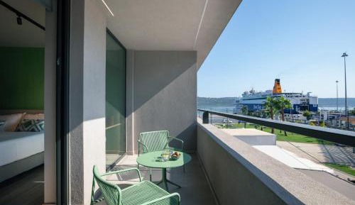 Standard Triple Room with Sea View