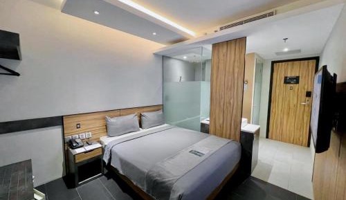 Deluxe Queen Room