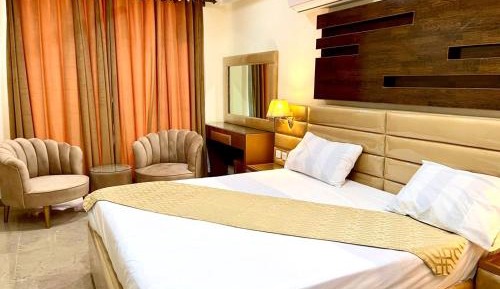 Deluxe King Room