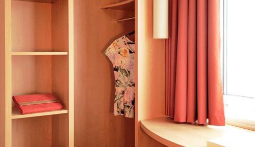 Standard Twin Room with Mountain View