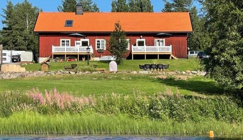 Apartment with Lake View