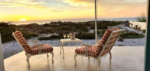 Two-Bedroom House with Patio and Sea view