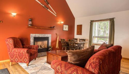 Deluxe One-Bedroom + Loft Cottage - 8