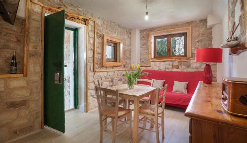 One-Bedroom Holiday Home