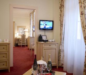 Deluxe Double Room or Twin Room with Wellness and Swimming Pool Access