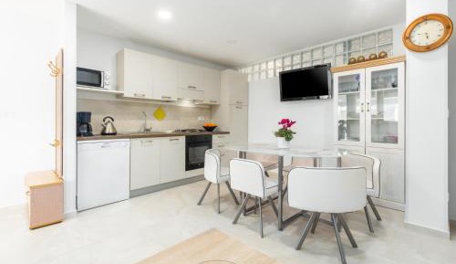Two-Bedroom Deluxe Apartment with Balcony