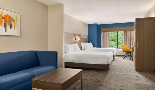 Queen Suite with Two Queen Beds and Sofa Bed