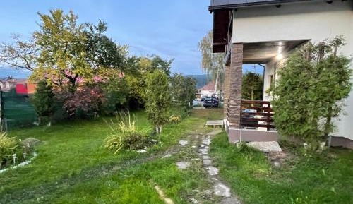 Apartment with Mountain View