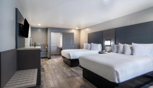 Queen Room with Two Queen Beds and Roll-In Shower - Disability Access/Smoking