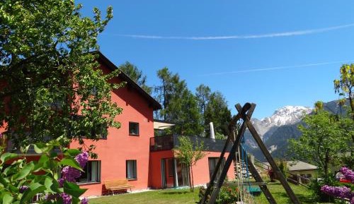Apartment with Mountain View