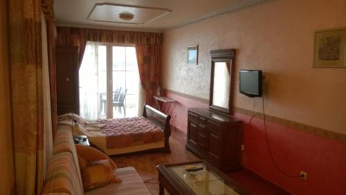 One-Bedroom Apartment with Terrace and Sea View