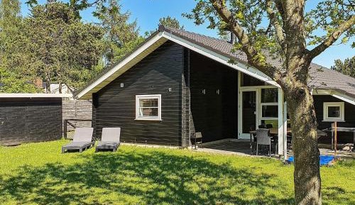 Three-Bedroom Holiday Home 