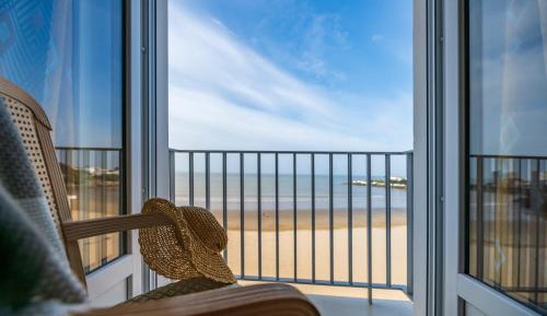 Double or Twin Room with Sea View