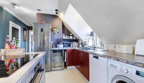 Single Room with Shared Bathroom