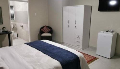 Luxury Queen Room