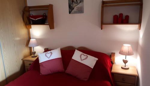 Apartment with Mountain View