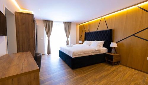 Deluxe Suite with Spa Bath