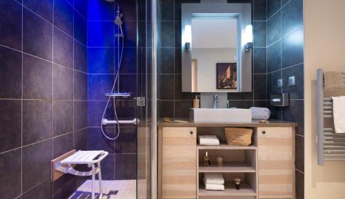 Three-Bedroom Apartment with Balcony - Mountain View (8 People)