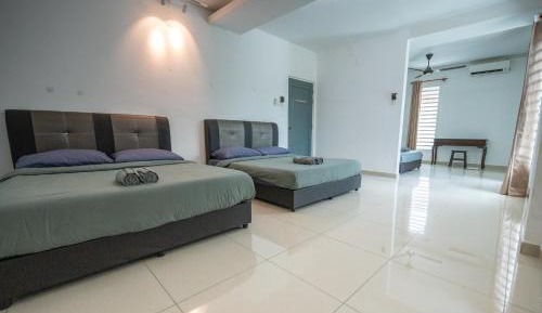 Family Room 6 pax with private toilet