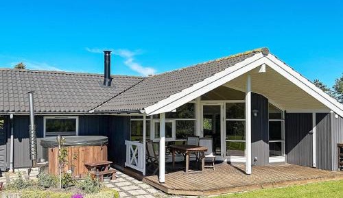 Three-Bedroom Holiday Home 