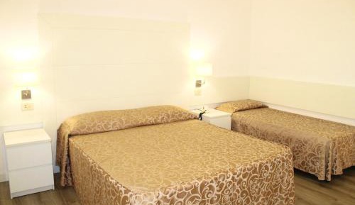 Triple Room with Balcony and Seafront