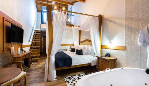 Deluxe King Suite